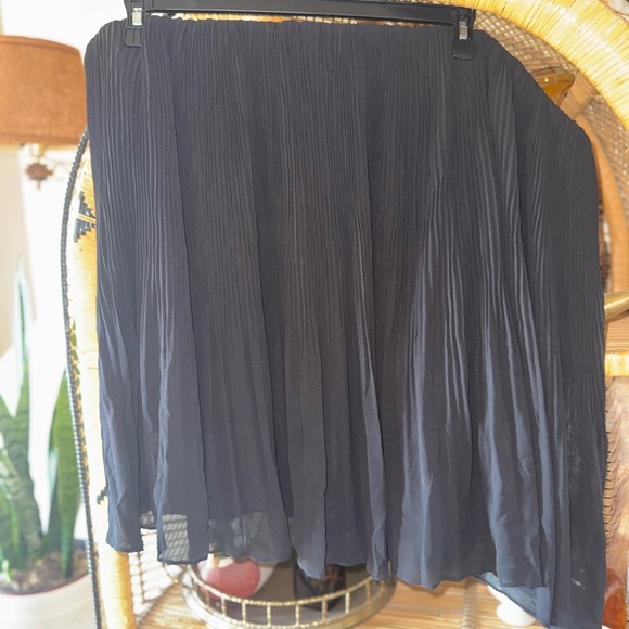 Torrid Black A-Line Skirt size 4 NWT - Picture 2 of 4